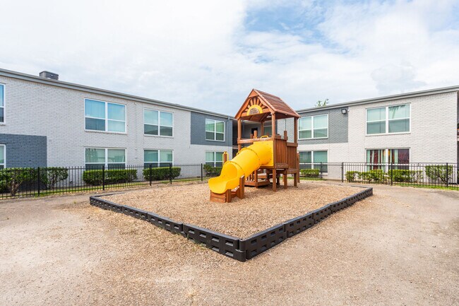 The Atrium At 5606