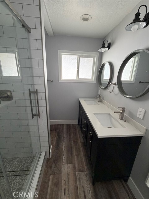 Photo - 650 Juanita St