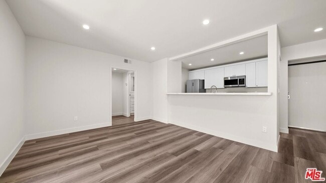 Photo - 7453 Haskell Ave