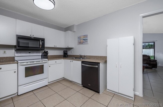 1810 SW Gemini Ln