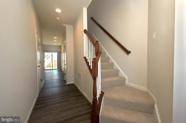 Photo - 105 Gristmill Ct
