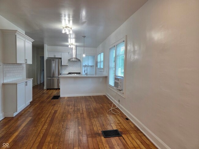 Photo - 774 Dequincy St