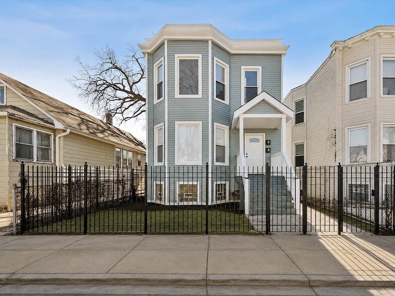 Photo - 4845 W Potomac Ave Unidad 2