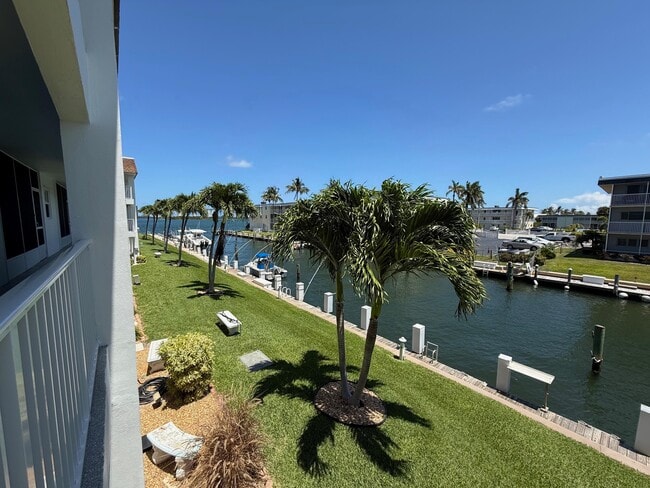 Building Photo - 110 Shore Ct Unit 209