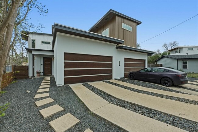 Photo - 1405 Camelot Cir