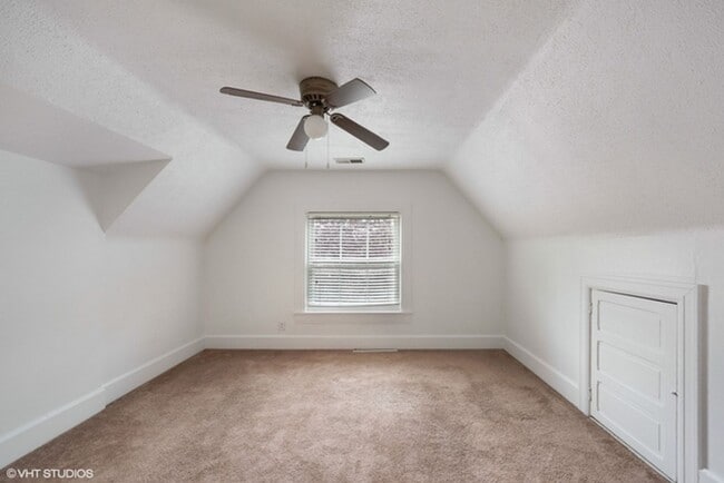 Photo - 1747 W Newport Ave Unit 3