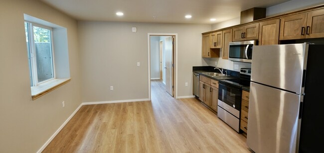 Building Photo - Baker Street Lofts Unit 105
