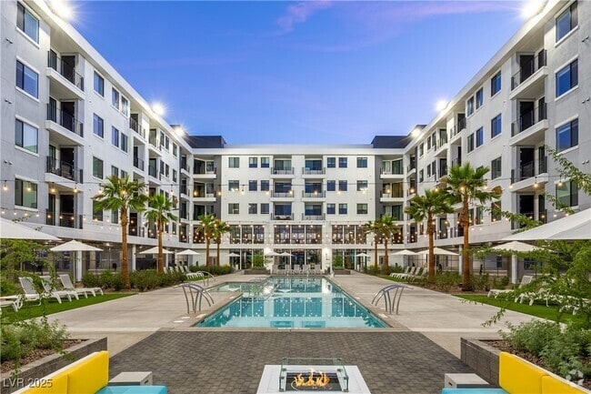 Building Photo - 4480 Meadows Ln Unit Multiple Rental
