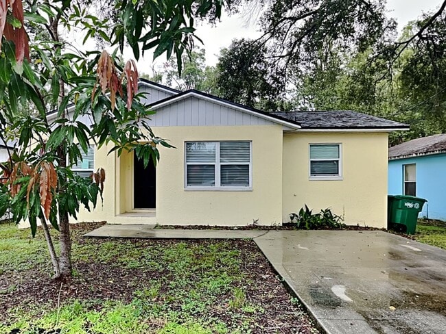 Building Photo - Updated 3BR/2BA Home in North Tampa – Mode...