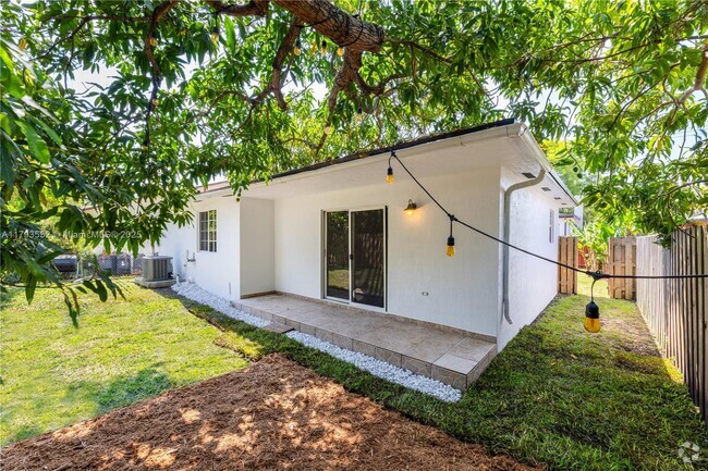 Building Photo - 3027 SW 24th St Rental