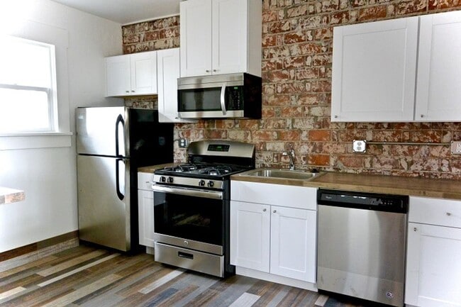 Photo - Irresistible MidTown 1&2 BD w/ Yard! Unit 227 Moran