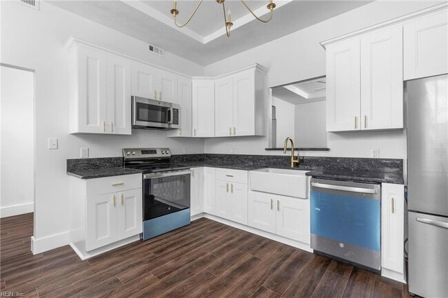 Photo - 410 W 29th St