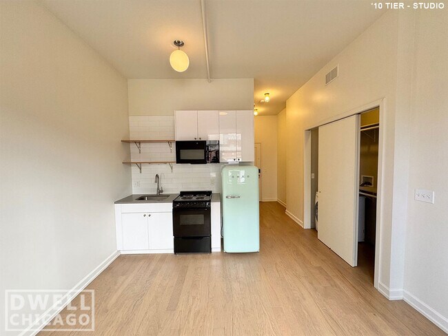 Photo - 118 W Chicago Ave Apartamentos