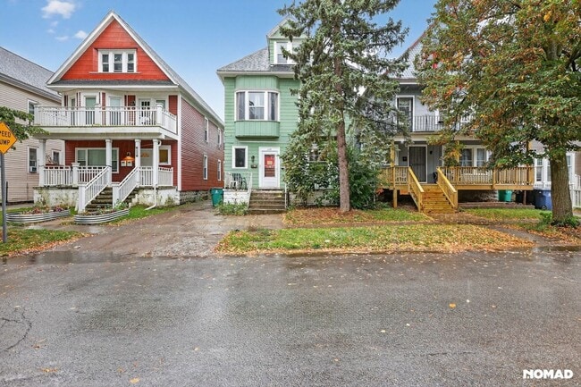 Building Photo - Charming 2BR Duplex in Buffalo