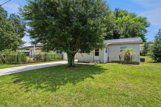 Photo - 5000 Huppel Ave
