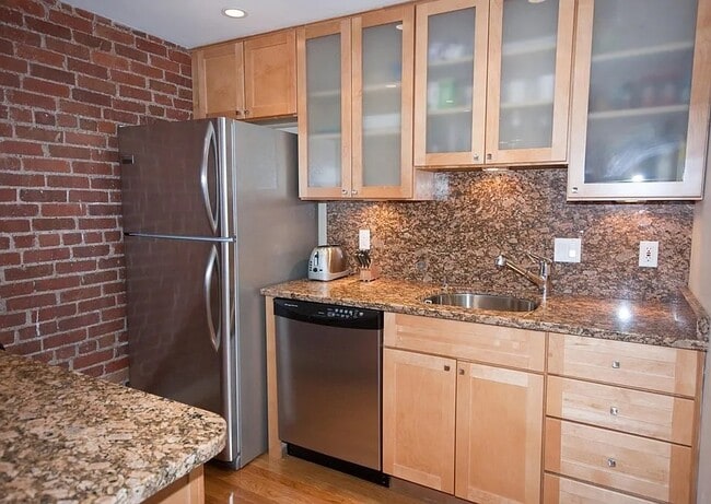 Photo - 79 Gainsborough St