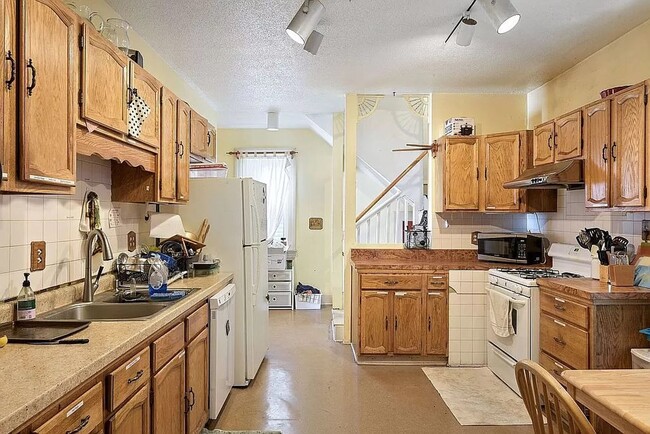 818 7th St SE