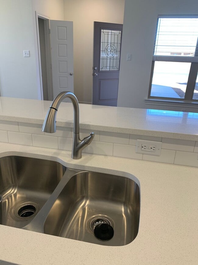 Photo - Beautiful brand new!! All the bells and whistles . Unidad B(2)