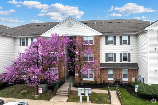 Entrance - Bradford Pointe Apartments