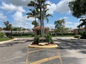 Building Photo - 10116 Twin Lakes Dr Unit 11-C