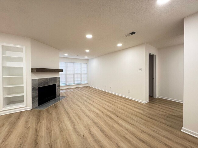 Photo - Bright And Cozy 3 Bed 2 Bath Condo In Vibrant Heights On Penderbrook