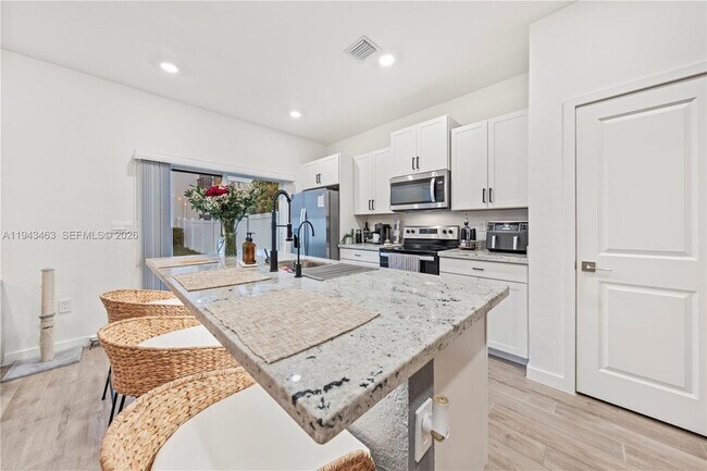 Photo - 818 SE 17th St