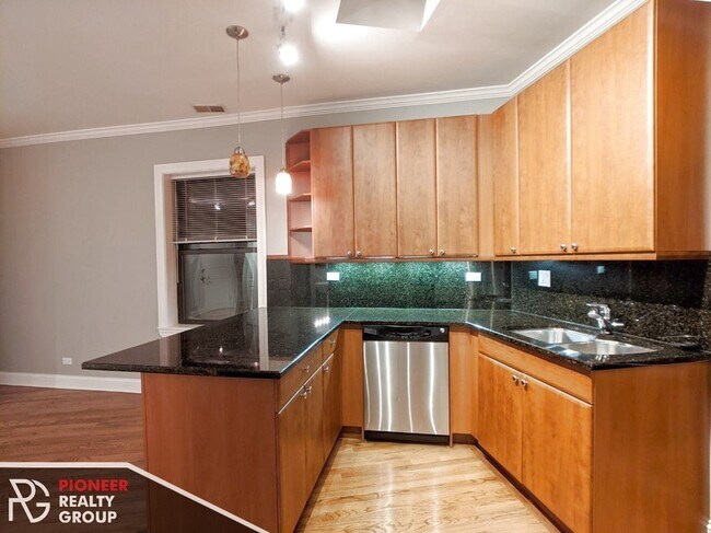 Photo - 626 W Roscoe St Unidad 2