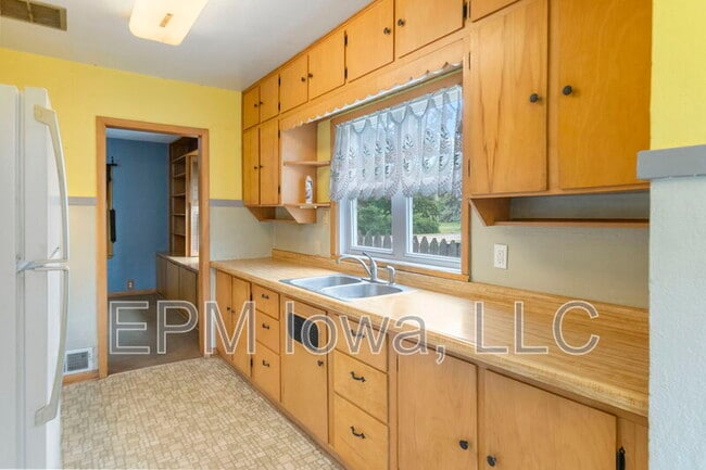 Photo - 3310 Rownd St