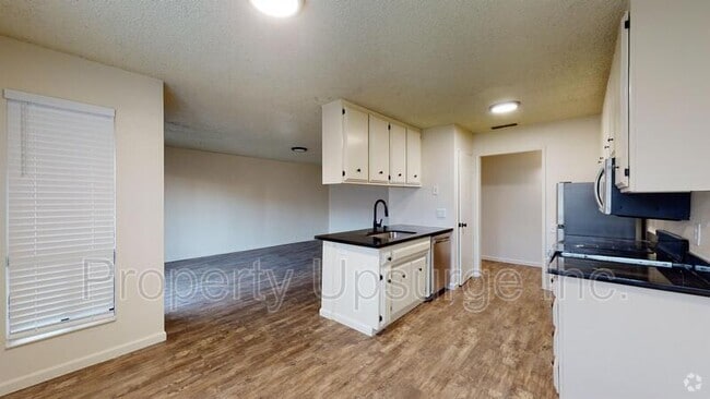Building Photo - 905 Lakeside Dr Rental