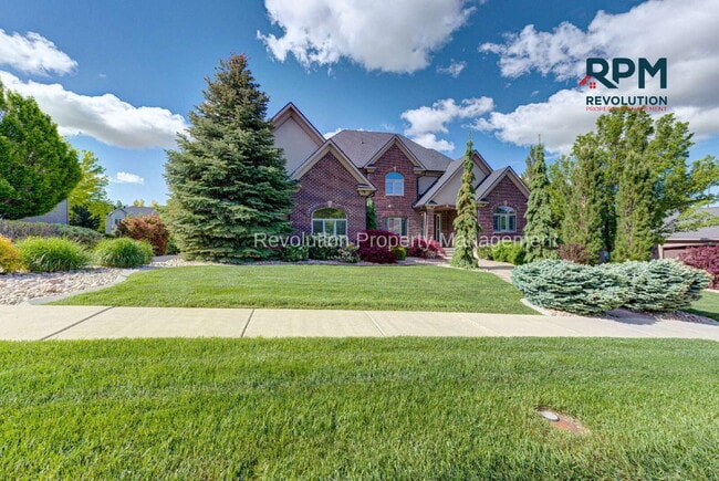 Building Photo - "Spacious Elegance: Stunning 6-Bedroom Ret... Rental