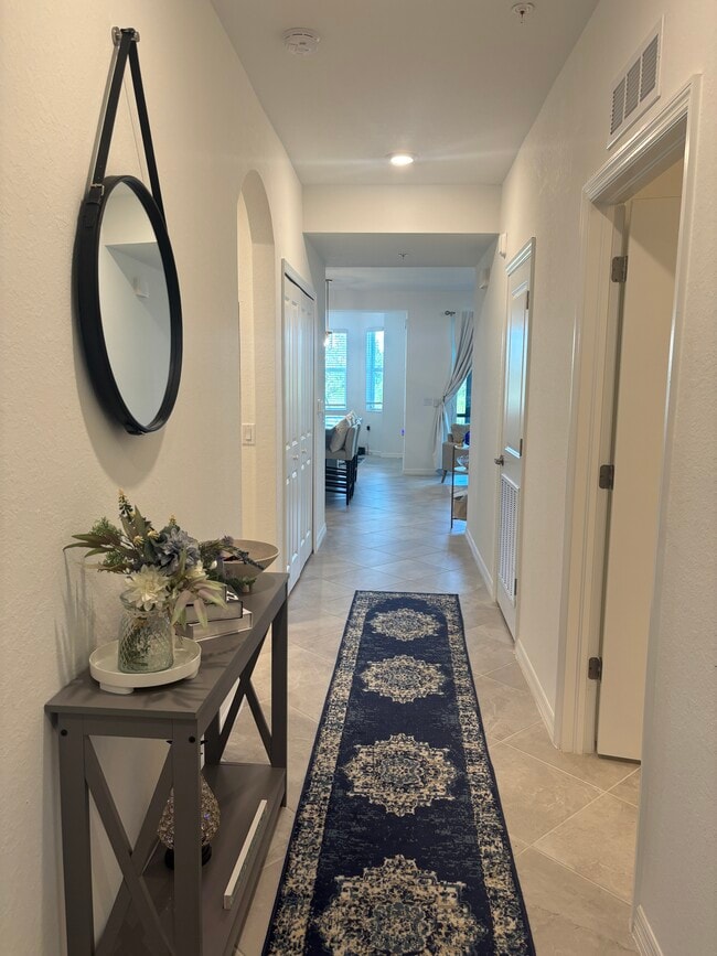 Building Photo - 14151 Heritage Landing Blvd Unit 1017