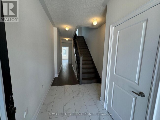 Photo - 202 Tennant Cir