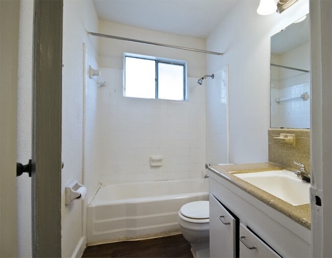 Building Photo - 936 Heights Blvd Unit 3