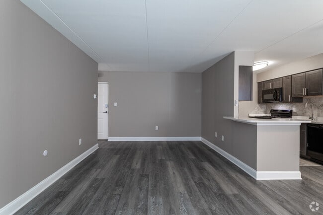 Interior Photo - Gateway Towers Rental