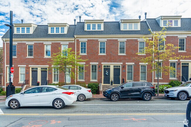 35 Warren Street se encuentra en Boston, MA. - Warren Green Townhomes