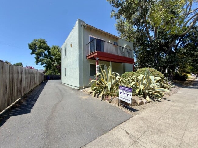 Building Photo - 511-525 Riverside Drive Unit RIV515