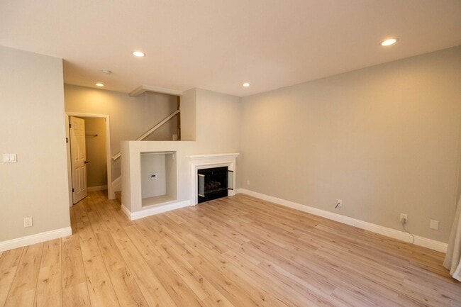 Photo - Spacious End-Unit Townhome in Gated Liberty Commons
