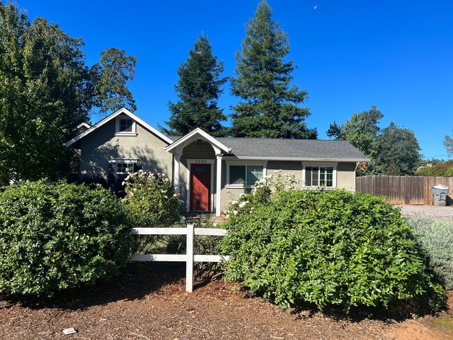 Building Photo - 1 Bedroom Home in Redding - MUST SEE