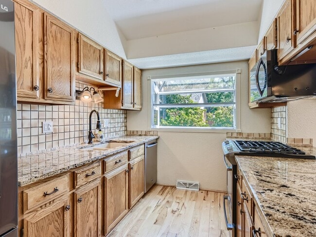 Photo - Charming 4 Bedroom 2.5 Bath in Lakewood!