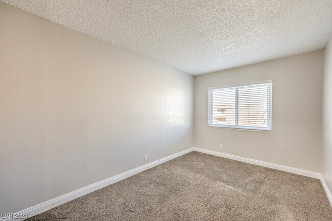 Photo - 6951 Issac Ave