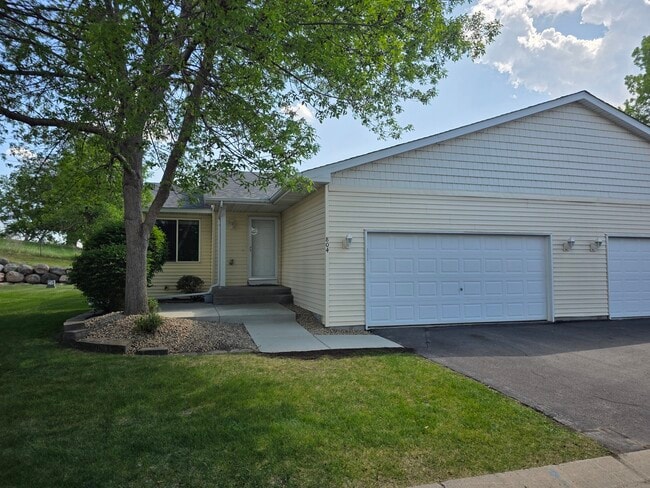 Twin home - 804 Ivy Ridge Ln Townhome