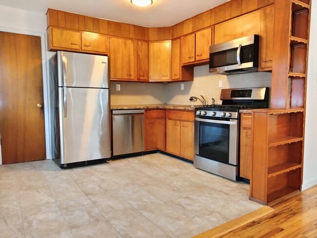 Building Photo - 2206 Moreland Rd Unit B