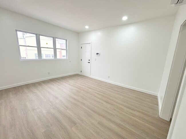 Photo - 165 W Main St Unidad 1-2-3