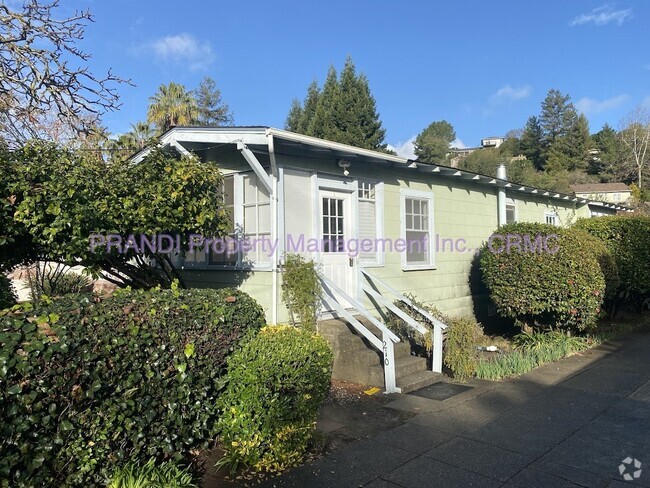 Building Photo - West San Rafael Home with Vintage Details! Unit A