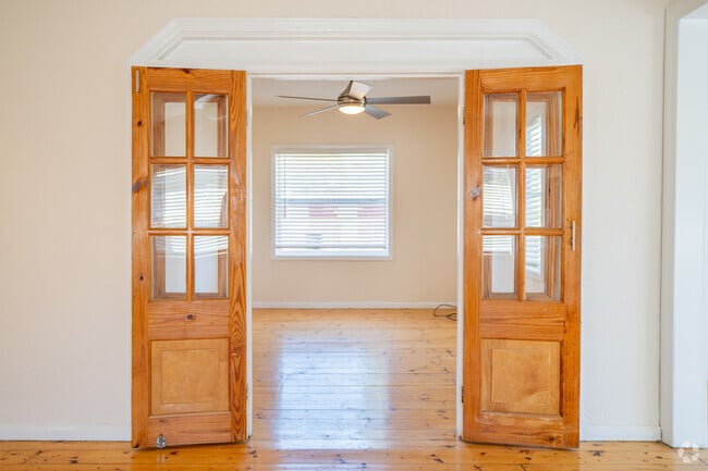 2BD, 1BA - 850 SF- Bedroom - Kentucky 540