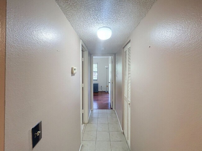 Photo - 217 Woodlake Wynde