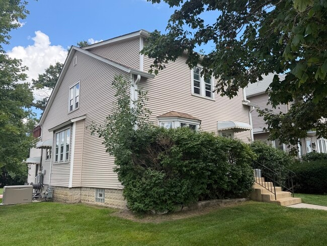 Building Photo - 9916 W Irving Park Rd Unit 2