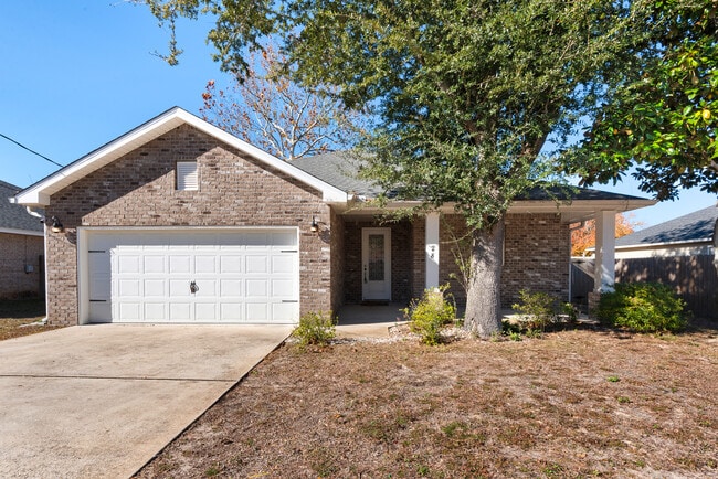 Front yard with plenty of space for parking