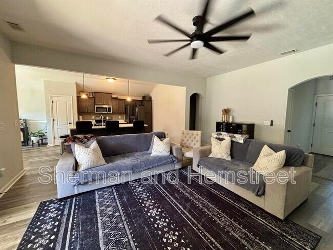 3284 Alexandria Dr