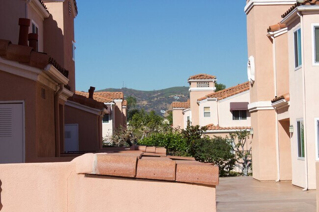 Photo - Vista Del Plaza Apartments